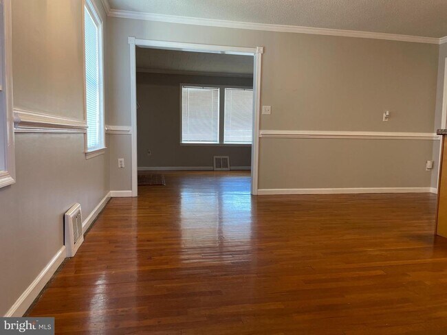 Building Photo - 573 Fairfax Pike