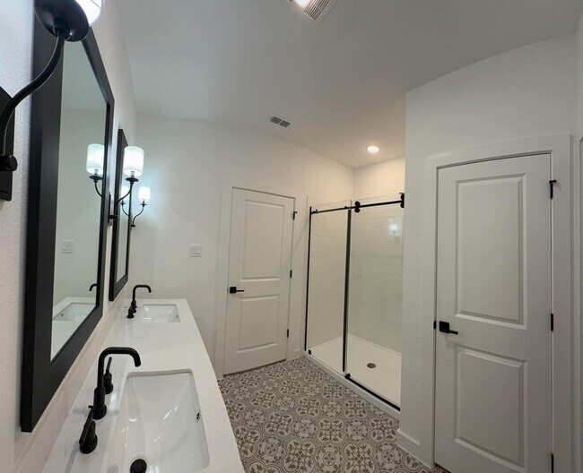 Building Photo - 8407 Tranquil Bay Ct