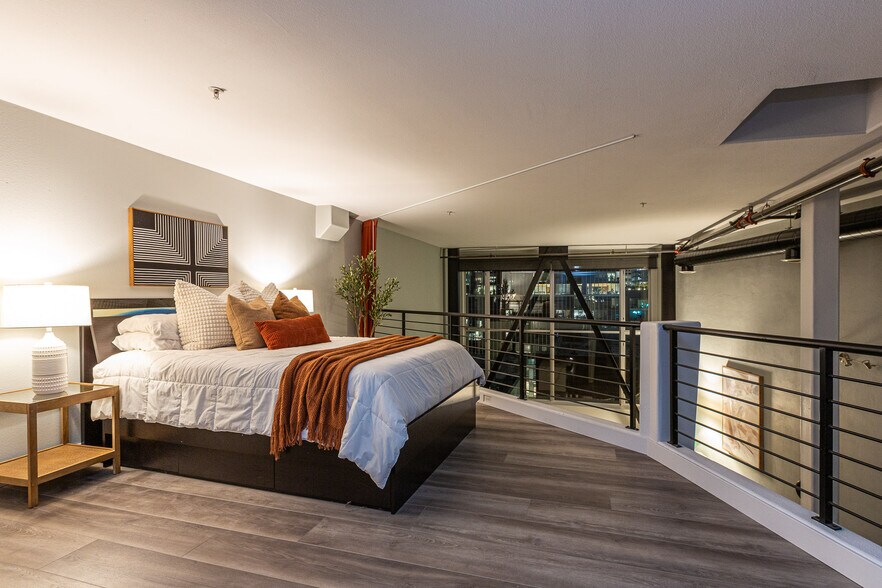 Building Photo - 346 1st St