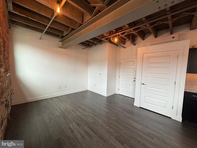 Building Photo - 820 W Market St