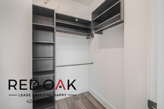 Building Photo - 18303 Oakbury Cir