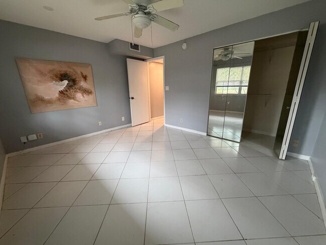 Building Photo - 2402 Antigua Cir