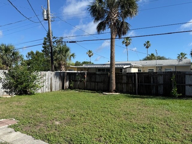 Building Photo - 113 Essex Dr