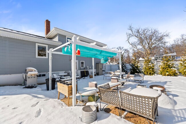 Building Photo - 446 Roedel Plz