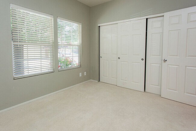 Building Photo - Move-In Ready Sparks Home with 2 Car Garage