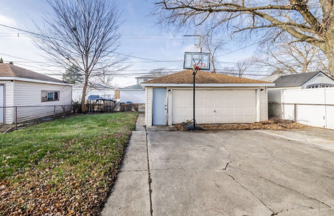 Building Photo - 1362 Greenbay Ave