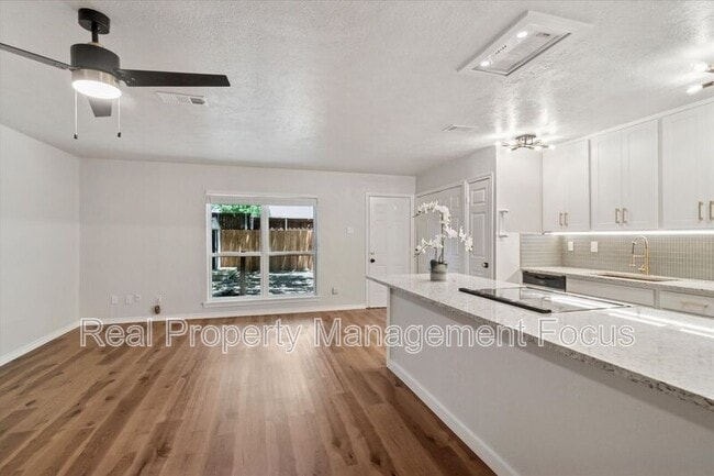 Building Photo - 511 Cumberland Dr