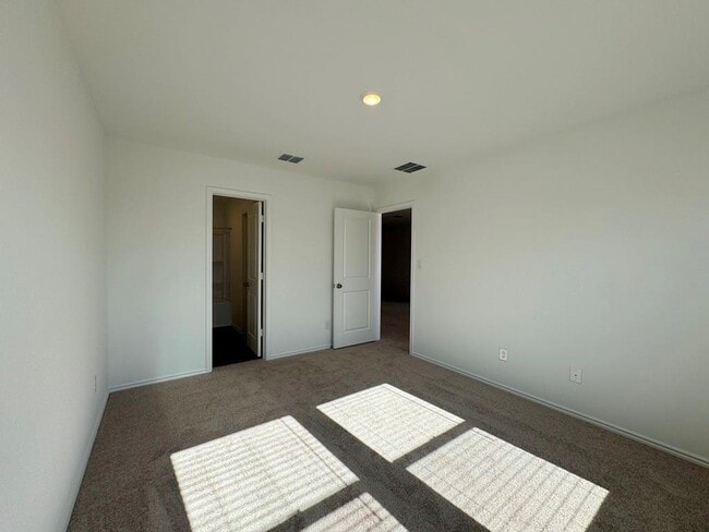 Building Photo - 184 Chapel Beck Dr