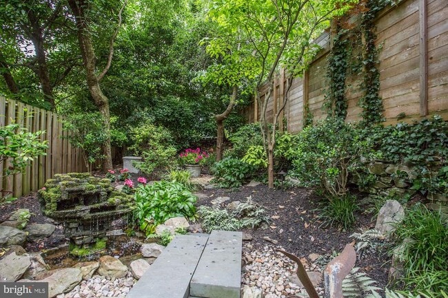 Building Photo - 3332 Dent Pl NW