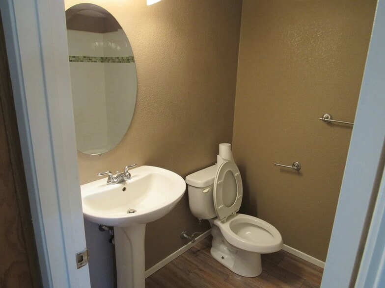 Building Photo - 2600 Brookside Dr