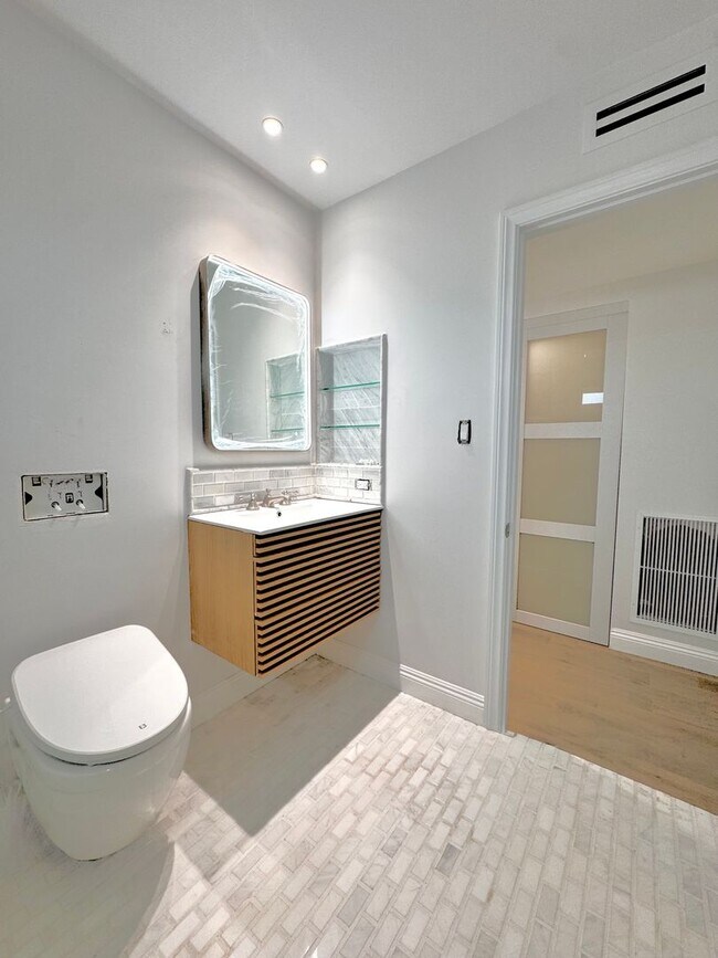 Building Photo - Limited-Time Offer for Qualified Tenants: