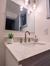 Building Photo - 1325 E Syringa Dr