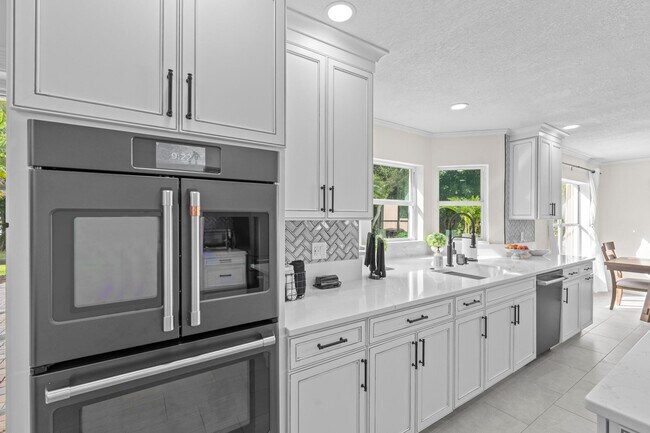 Building Photo - 1497 S Club Dr