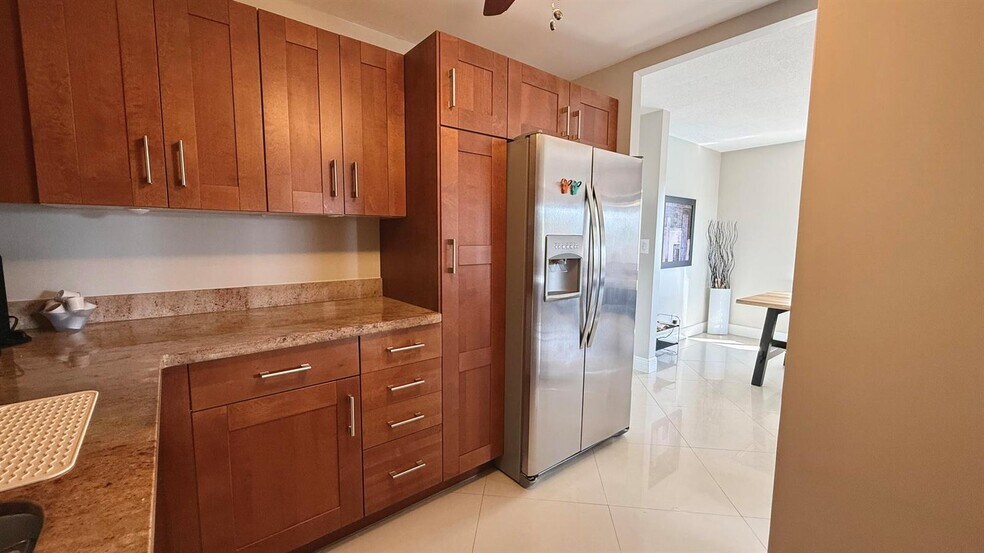 Building Photo - 401 Golden Isles Dr