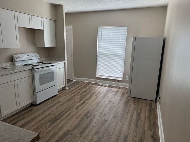 Building Photo - 3 Bedroom, 1 Bath Ranch Home in Columbus' ...