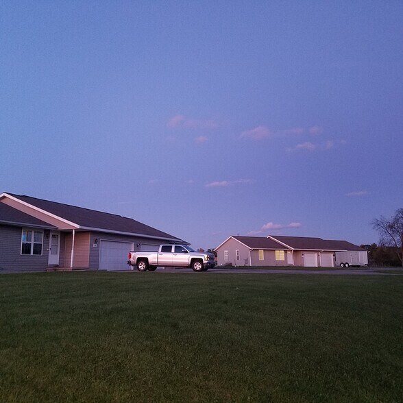 Primary Photo - 6770 W Blue Rd
