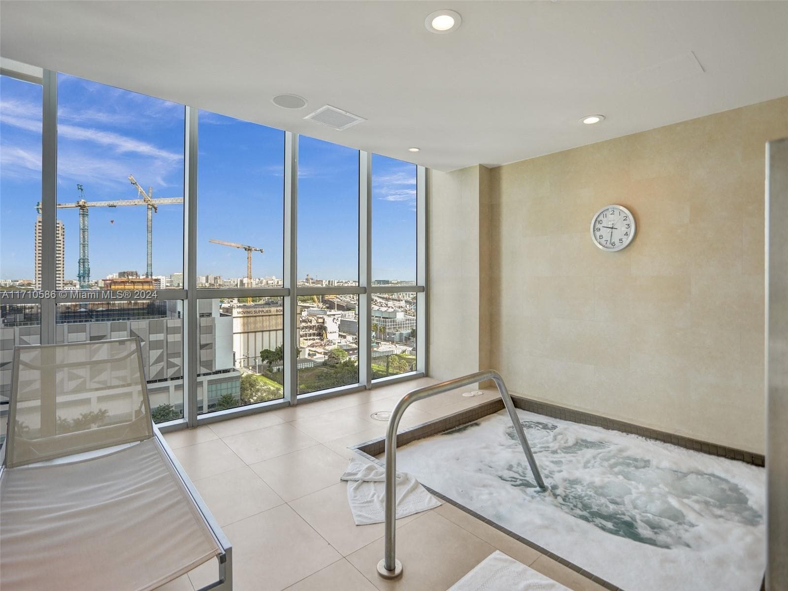 Building Photo - 900 Biscayne
