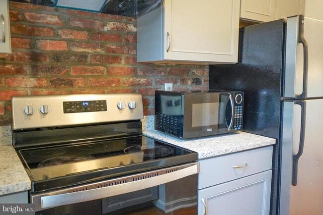 Building Photo - 8414 Penshurst Dr