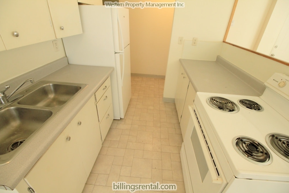 Kitchen - 711 Avenue B
