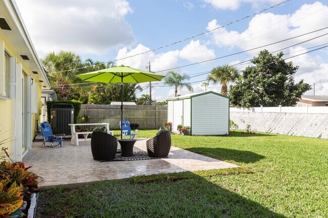 Building Photo - 343 Balsam St