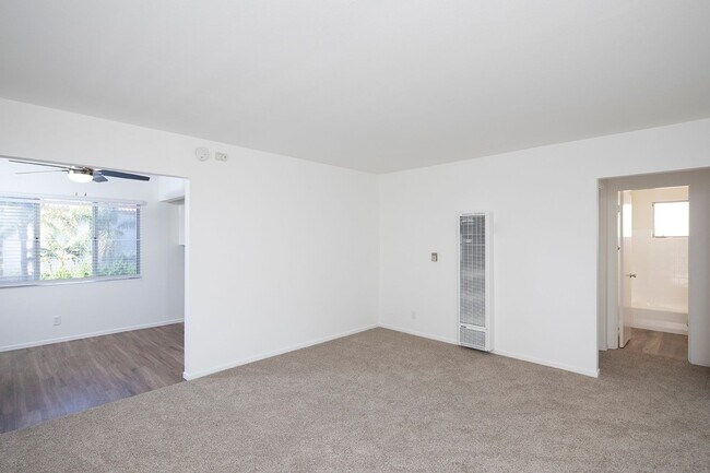 Building Photo - La Jolla / Village Area - Upstairs One Bedroom in the Village!