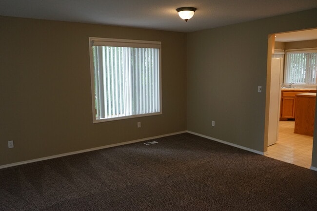 Building Photo - 9404 NE 26th Ct