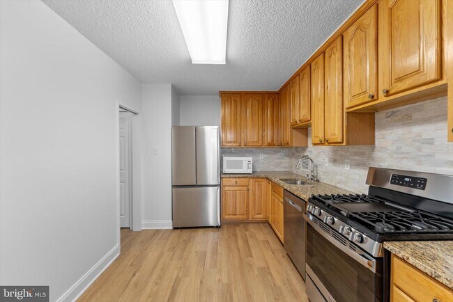 Building Photo - 3701 S George Mason Dr