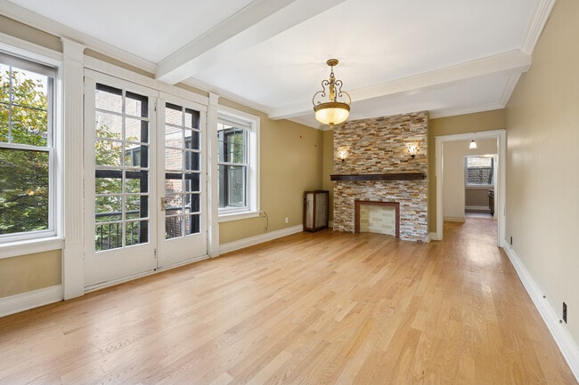 Building Photo - 2315 N Commonwealth Ave