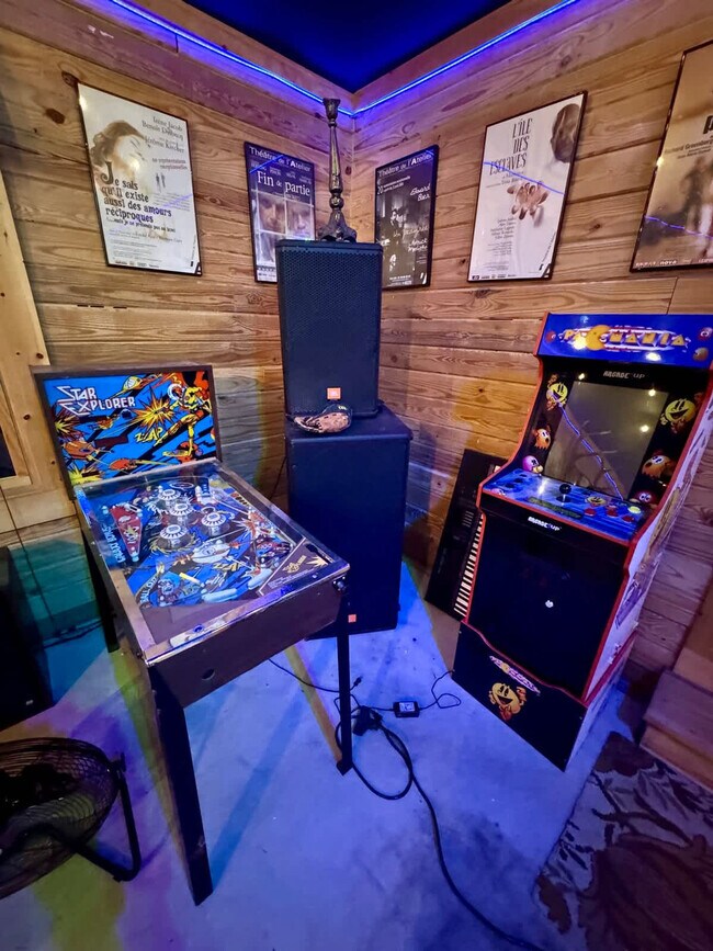 Building Photo - 7223 Ferry Rd