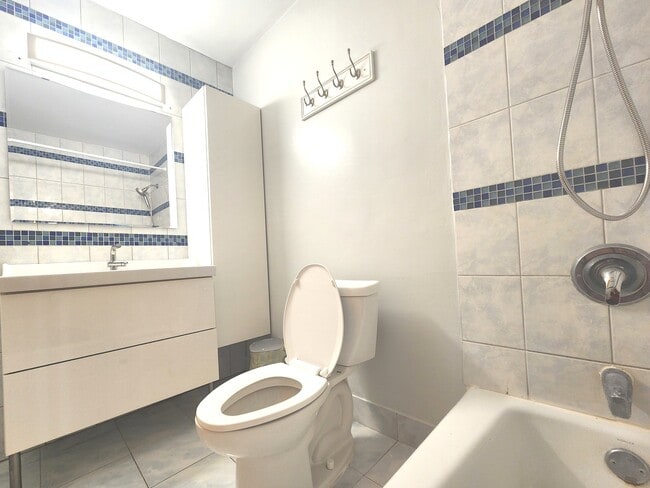 Building Photo - 9009 Golf Rd