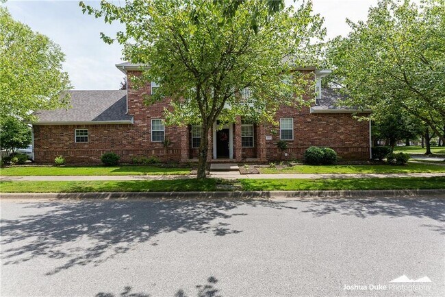 Building Photo - 523 Founders Park Dr E