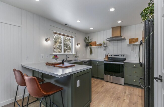 Building Photo - 69353 Hinkle Butte Dr