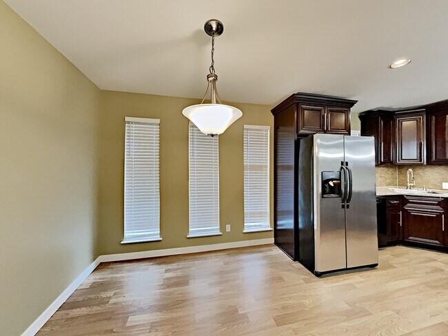Building Photo - 2725 Forest Grove Dr
