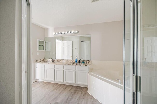 Building Photo - 4655 Doral Park Ave