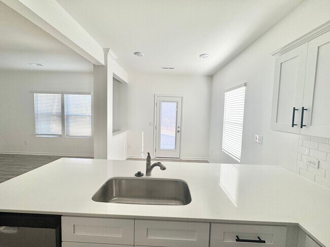 Building Photo - 1326 Stork Dr