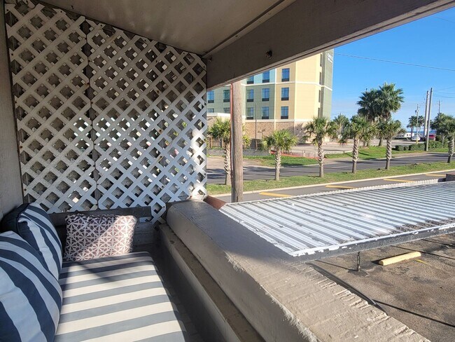 Building Photo - 215 Postoffice St