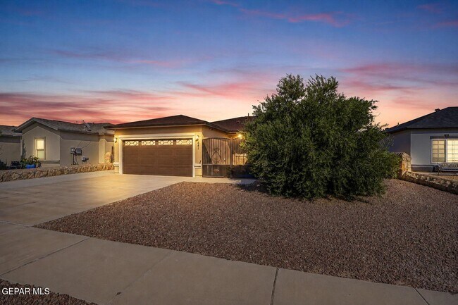 Building Photo - 641 Bariloche Dr