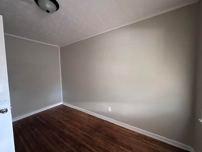 Building Photo - 3736 Donna Dr