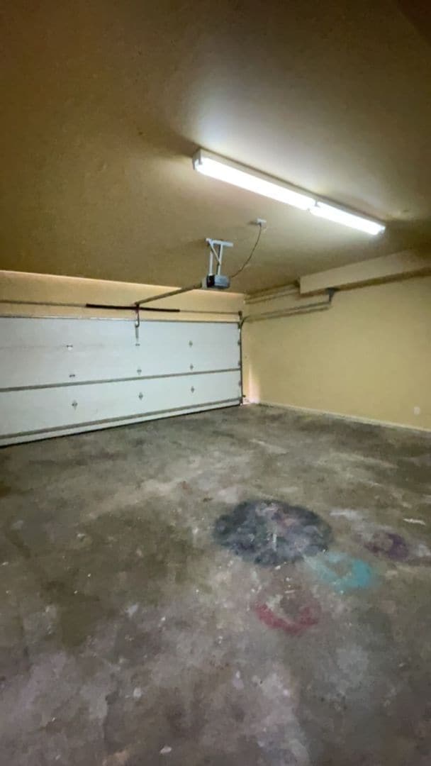 Building Photo - Spacious 3-Bed, 2.5-Bath Fourplex with Gar...