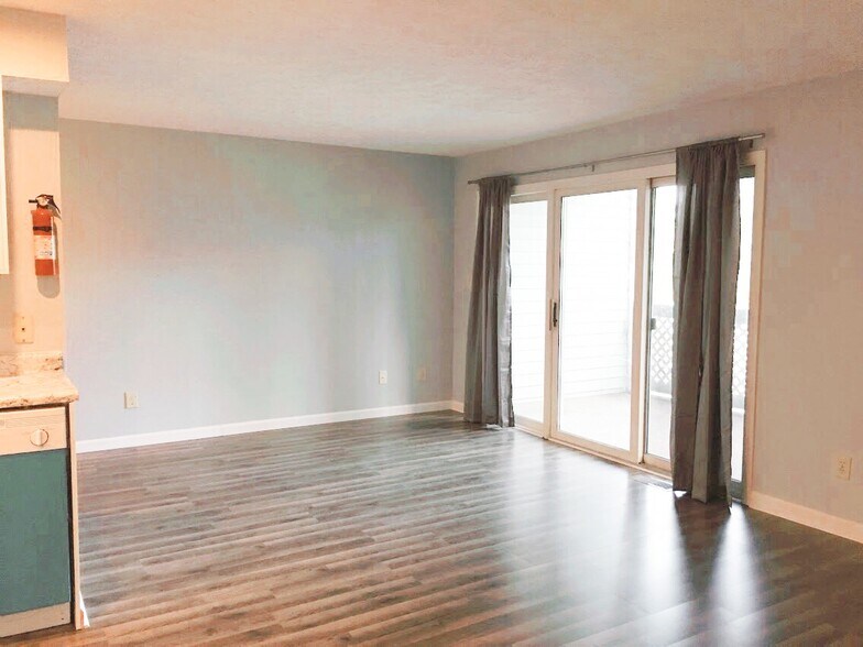 Living room - 1350 S College Mall Rd