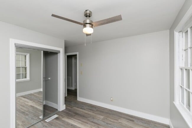 Building Photo - Beautiful Donelson Home in Great Location ...