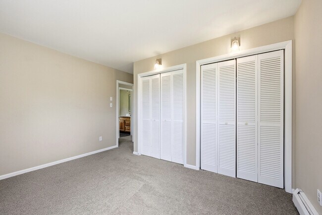 Building Photo - 836 Sleepy Hollow Dr