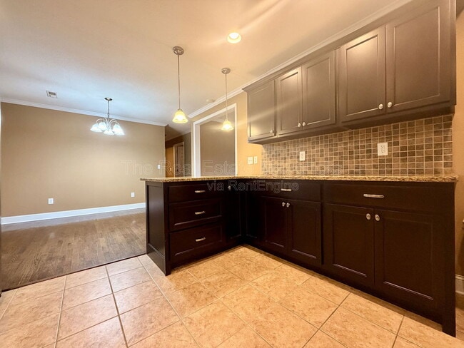 Building Photo - 1160 Greens Rd