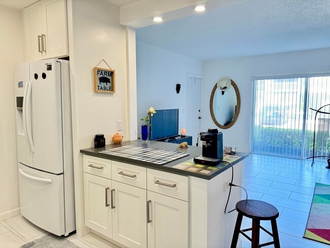 Building Photo - 4501 S Ocean Blvd