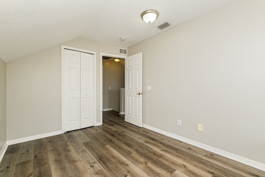 Building Photo - 1818 Horsechestnut Ct