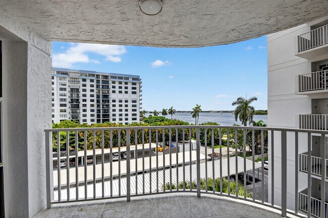 Building Photo - 3901 S Flagler Dr