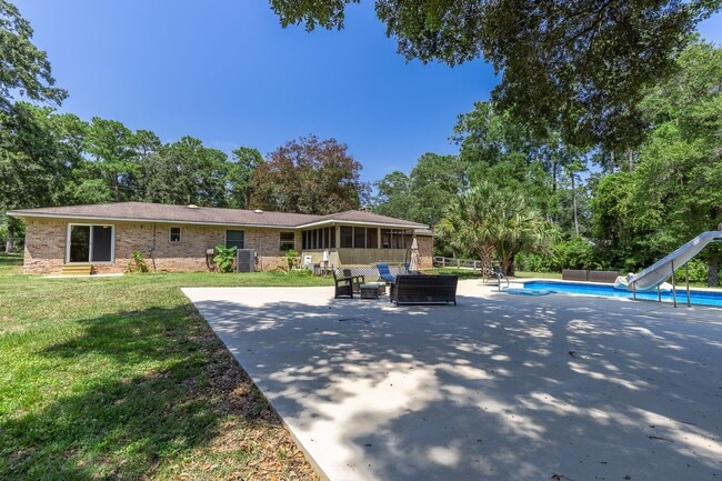 Building Photo - 10736 Pecan Dr