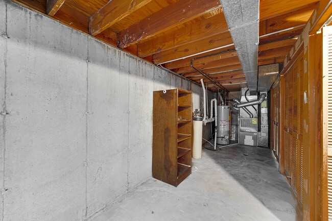 Building Photo - 12 W Beech Dr