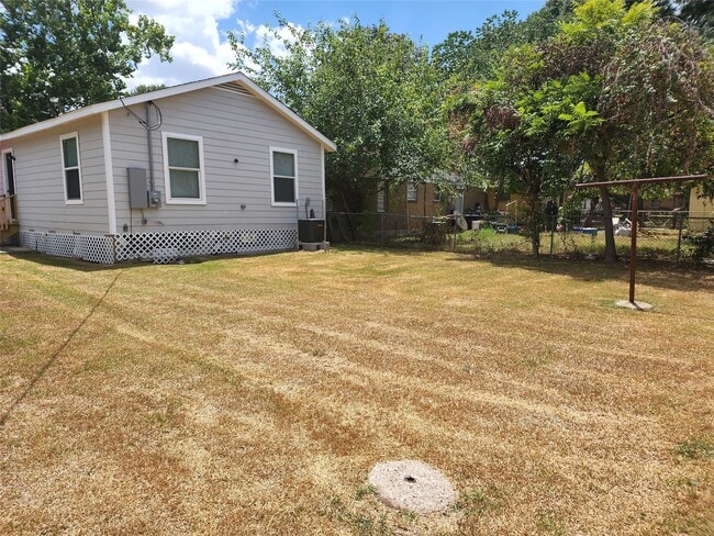 Building Photo - 1508 Carver Ave