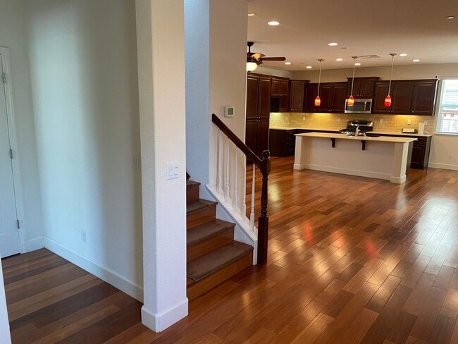 Building Photo - Folsom 4 bdrm, 3 bath near Folsom HS